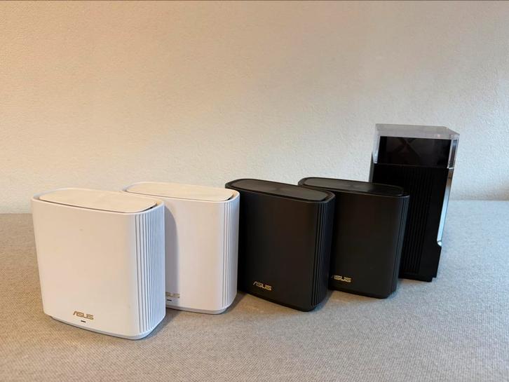 Asus ZenWiFi ET12 en vier XT8, Computers en Software, Routers en Modems, Zo goed als nieuw, Ophalen of Verzenden