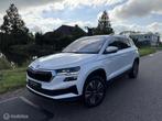 Skoda Karoq 1.5 TSI ACT Business Ed. Plus / Trekhaak / Cam, Stof, Zwart, 4 cilinders, Wit