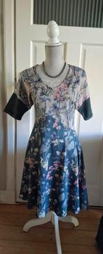 Nieuwe gave "Smash" jurk maat L, Kleding | Dames, Jurken, Overige kleuren, Maat 42/44 (L), Nieuw, Boven de knie