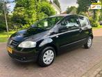 Volkswagen Fox 1.2 Trendline MET AIRBAGS EN MEER ZEER MOOI, Voorwielaandrijving, Stof, Zwart, 4 stoelen