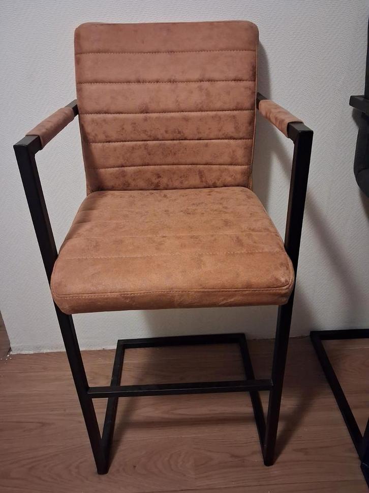 4 Moderne barkrukken met armleuning, Huis en Inrichting, Barkrukken, Zo goed als nieuw, 60 tot 90 cm, Kunststof, Metaal, 4 krukken