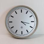 Vintage Nederlandse PTT wandklok op quartz uurwerk 11/1960., Huis en Inrichting, Ophalen of Verzenden, Gebruikt, Wandklok