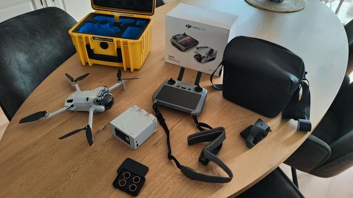 DJI Mini 4 Pro fly more combo, Audio, Tv en Foto, Drones, Zo goed als nieuw, Drone met camera, Ophalen of Verzenden