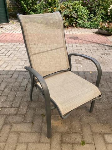 Set van zes tuinstoelen beschikbaar voor biedingen