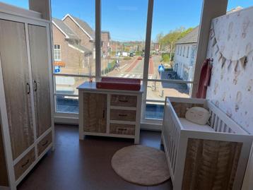 Complete Babykamer Wit Hout Outlet (ledikant, commode, kast) beschikbaar voor biedingen