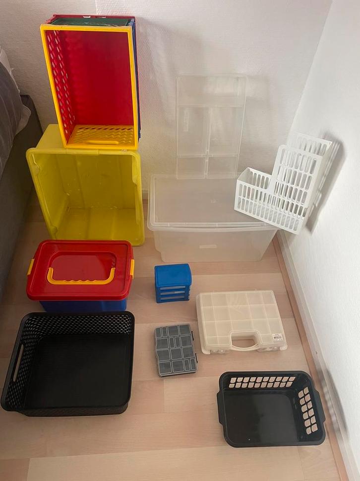 13 Mooie plastic Opberg Bakken en Bakjes, Huis en Inrichting, Woonaccessoires | Overige, Zo goed als nieuw, Ophalen