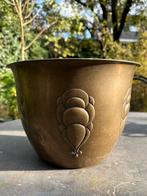 VIntage koperen bloempot met art deco motief in relief, Antiek en Kunst, Ophalen of Verzenden, Koper