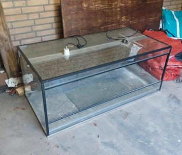 Groot Terrarium 120x60x50 beschikbaar voor biedingen