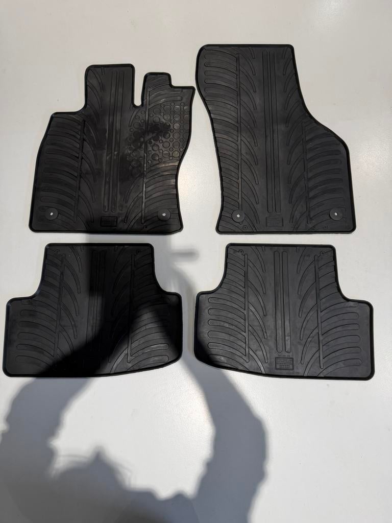 Seat Leon ST Complete set rubber matten., Ophalen, Zo goed als nieuw