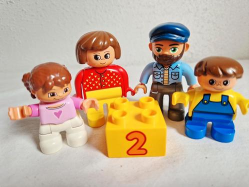 Duplo poppetjes 8 verschillende gezinnen, Kinderen en Baby's, Speelgoed | Duplo en Lego, Gebruikt, Duplo, Ophalen of Verzenden
