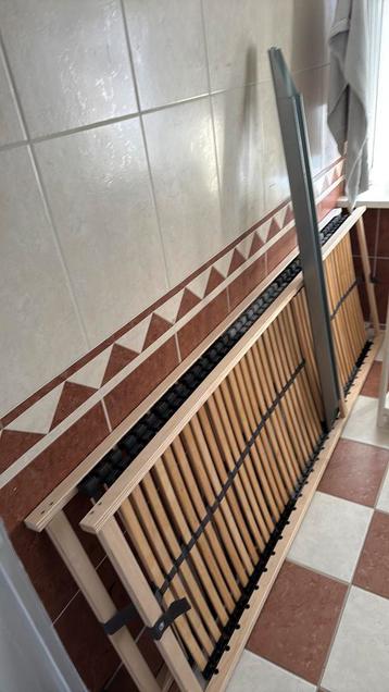 Ikea wit metalen bedframe met lattenbodem - afbeelding 3