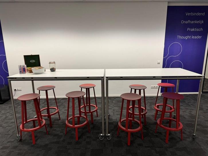 Voor vrijdag op te halen: barkrukken en tafels set, Huis en Inrichting, Barkrukken, Gebruikt, 60 tot 90 cm, Hout, 5 krukken of meer