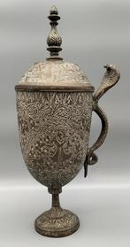 Sierlijke koperen kelk met Cobra slang, Ophalen