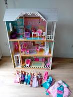 Compleet Kidkraft barbiehuis met meubels en barbies, Ophalen, Gebruikt