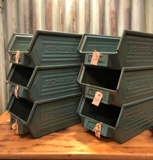 Industriële stapelbak - magazijnbakken - ijzeren bak, Huis en Inrichting, Woonaccessoires | Kisten, Gebruikt, Minder dan 50 cm