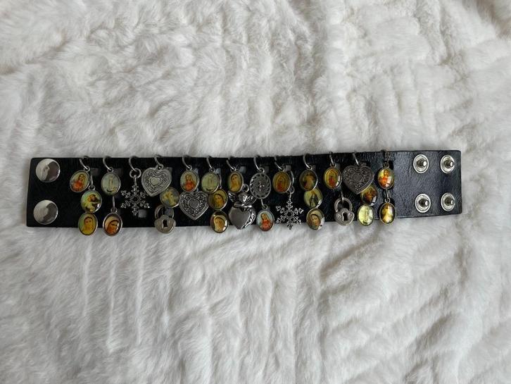 Super store relikitsch zwarte armband met o.a. maria hangers, Sieraden, Tassen en Uiterlijk, Armbanden, Zo goed als nieuw, Overige materialen