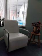 Mooie wit lederen fauteuil met rvs poten en armleuningen, Ophalen, Gebruikt, 75 tot 100 cm, 50 tot 75 cm