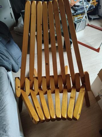 Zelfgemaakte houten Stoel beschikbaar voor biedingen