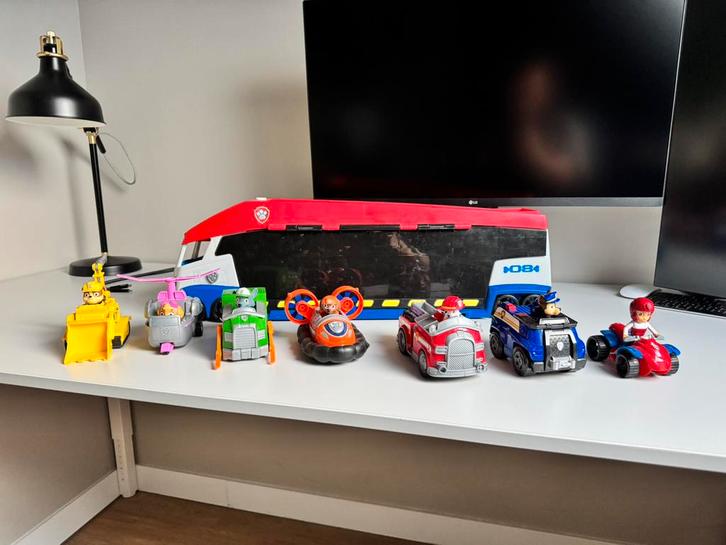Paw Patrol Truck, compleet met mini-figuren en voertuigen, Kinderen en Baby's, Speelgoed | Speelgoedvoertuigen, Zo goed als nieuw
