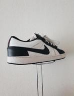 Nike Isolate Maat 42.5 - Sneakers, Zwart, Nike, Ophalen of Verzenden, Sneakers of Gympen