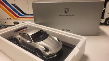 SPARK Porsche 911 992 Turbo Silver Metallic Dealer Edition  beschikbaar voor biedingen