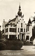 Vught, Raadhuis [voorzijde] - man op trap - ongelopen, Verzamelen, Ansichtkaarten | Nederland, Ophalen of Verzenden, Voor 1920