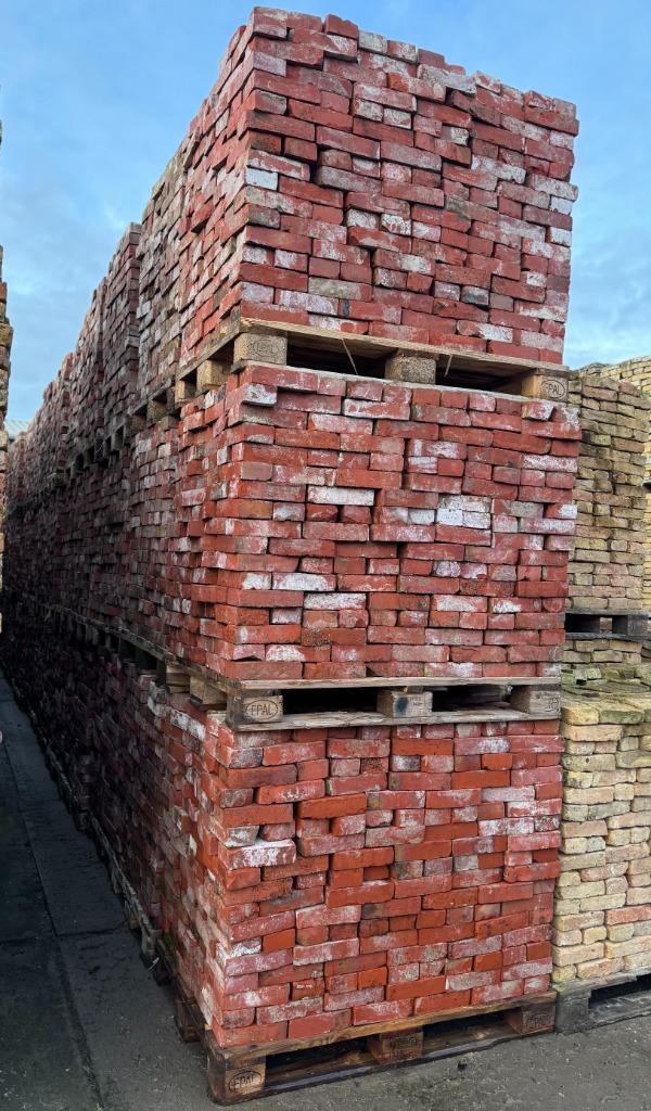 Partij oude metselsteen van tram remise Leeuwarden +500m2.