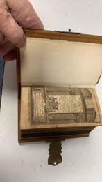 Het nieuwe testament,  1618, 1619 te dordrecht., Antiek en Kunst, Ophalen of Verzenden, Bijbel