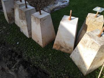 BETONPOEREN 8 stuks beschikbaar voor biedingen