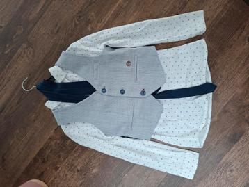 Zo goed als nieuw setje van blouse, gilet ene broek beschikbaar voor biedingen