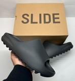 Adidas Yeezy Slide Onyx maat 44.5, Kleding | Heren, Schoenen, Slippers, Zwart, Nieuw, Ophalen of Verzenden