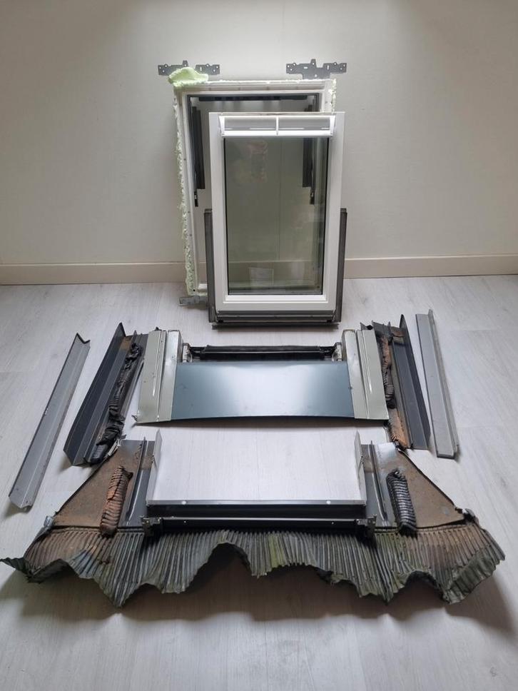 Velux GGU CK02 Dakraam met Gootstukken, Doe-het-zelf en Verbouw, Glas en Ramen, Ophalen