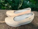 Bijna Nieuwe ballerina's van MBT maat 38, Mbt, Beige, Zo goed als nieuw, Mbt