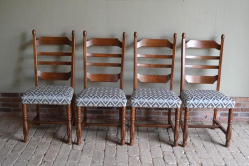 Set van 4 keurige eiken houten stoelen met blauwe bekleding, Huis en Inrichting, Stoelen, Zo goed als nieuw, Vier, Hout, Stof