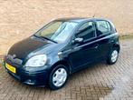 Toyota Yaris 1.0 16V Vvti 5DR 2005 Zwart, Auto's, Voorwielaandrijving, Stof, 4 cilinders, Metallic lak