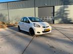 Toyota Aygo 1.0 12V Vvt-i 5DRS 2011 Wit, Auto's, Toyota, Voorwielaandrijving, Stof, 4 stoelen, Origineel Nederlands
