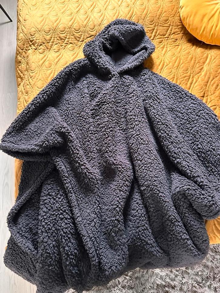 Teddy hoodie/ plaid van het merk Jens, Huis en Inrichting, Woonaccessoires | Plaids en Woondekens, Nieuw, Ophalen of Verzenden