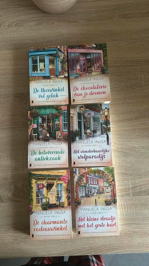Manuela Inusa Valerie Lane complete serie, Boeken, Romans, Zo goed als nieuw, Nederland, Ophalen of Verzenden