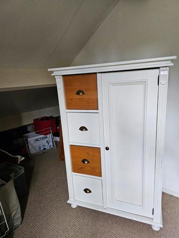 Spekkastje van babykamer beschikbaar voor biedingen