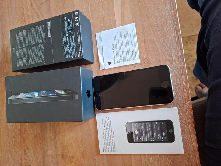 Apple iPhone 5 met doos en boekjes zonder oplader., Telecommunicatie, Mobiele telefoons | Apple iPhone, Gebruikt, 64 GB, iPhone 5