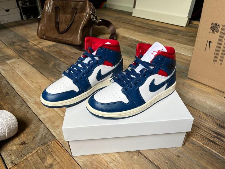 Nike Air Jordan 1 mid White French Blue - 38,5, Kleding | Dames, Schoenen, Nieuw, Sneakers of Gympen, Blauw, Ophalen of Verzenden