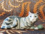 Moie vintage beeldje van poes of kat door Clare Mc Farlane., Antiek en Kunst, Ophalen of Verzenden