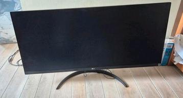 LG Ultrawide 34 inch monitor beschikbaar voor biedingen