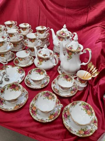 Bij ons heel veel royal albert old country rose alles los Tk beschikbaar voor biedingen