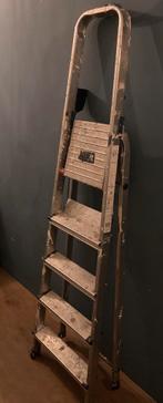 Altrex huishoudtrap D805 4 tredes en bordes, Doe-het-zelf en Verbouw, Ophalen, Gebruikt, Trap, Minder dan 2 meter