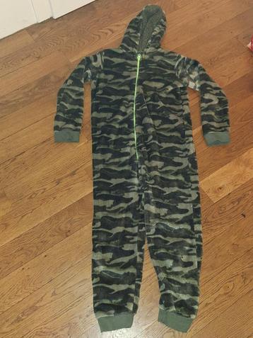 Onesie legerprint maat 146/152 beschikbaar voor biedingen