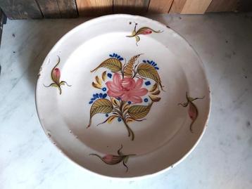 Prachtig groot antiek aardewerken bord / schaal bloemendecor beschikbaar voor biedingen