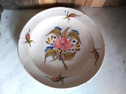 Prachtig groot antiek aardewerken bord / schaal bloemendecor, Antiek en Kunst, Antiek | Keramiek en Aardewerk, Verzenden