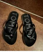 Tommy Hilfiger teenslipper maat 36/37, Kleding | Dames, Schoenen, Ophalen of Verzenden, Zo goed als nieuw, Sneakers of Gympen