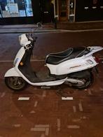 SYM Fiddle II 50S met nieuwe helm, Ophalen, Gebruikt, Maximaal 45 km/u, Benzine